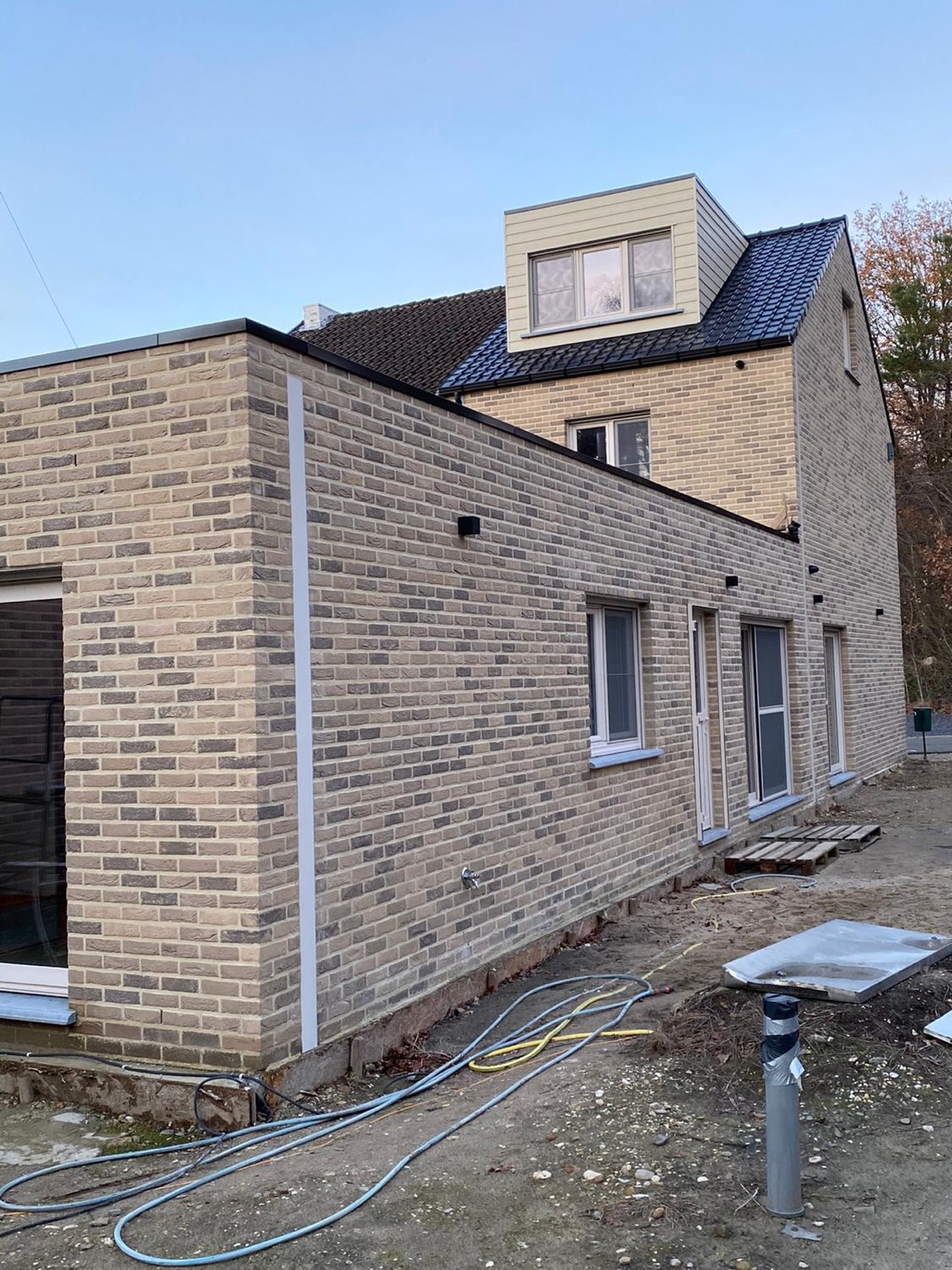Hedendaagse woning in Genk — raampartijen