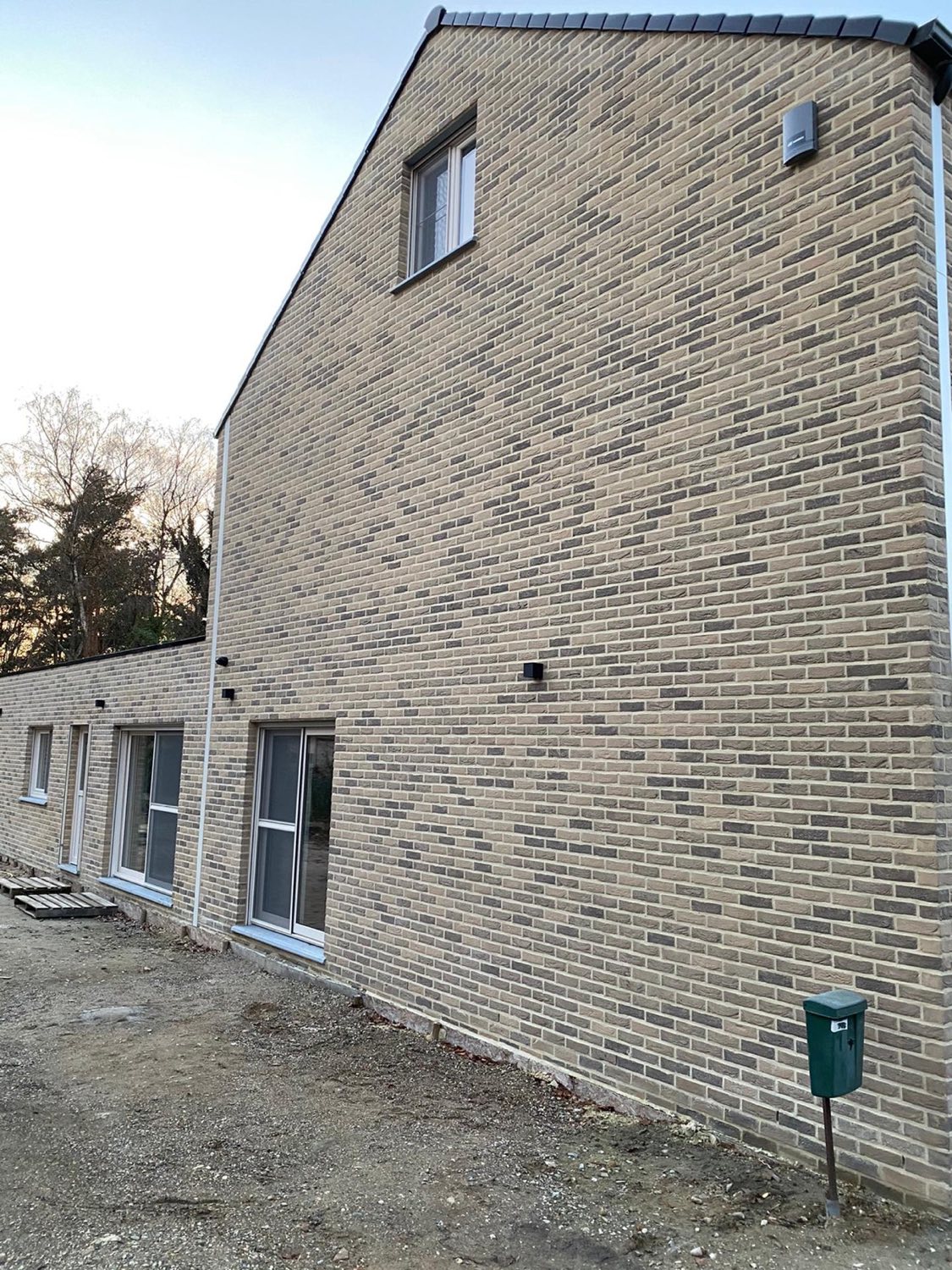 Hedendaagse woning in Genk — vooraanzicht