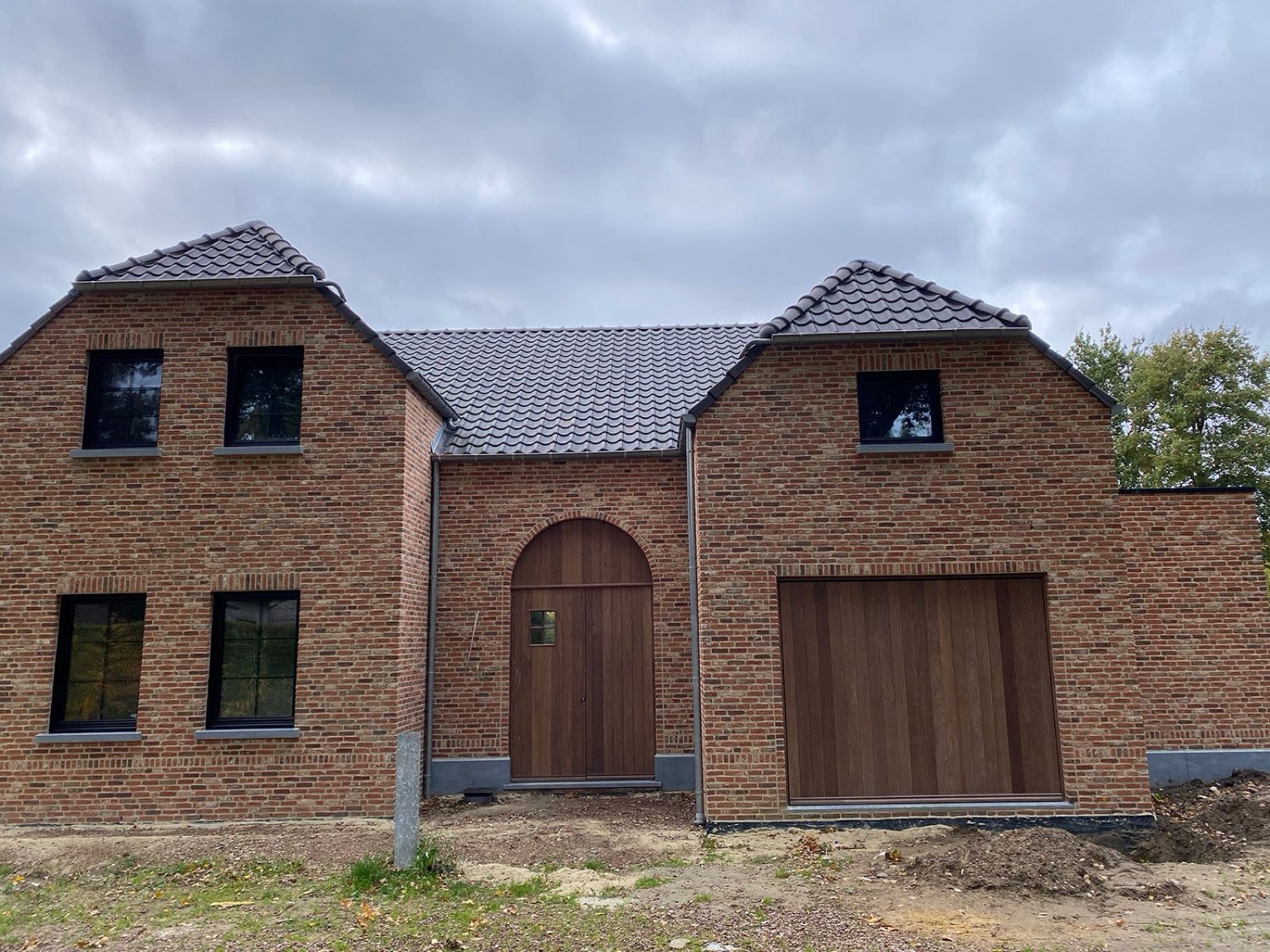 Ruwbouw pastorijwoning in As — voorgevel in aanbouw