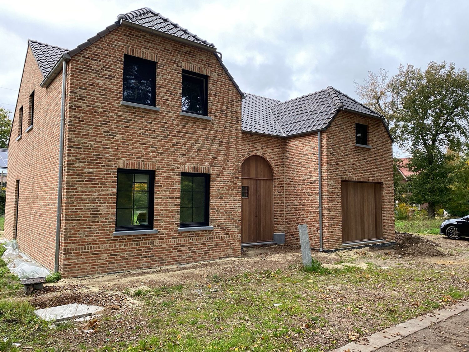 Pastorijwoning in ruwbouw met gemetselde gevel, gerealiseerd door M&S Bouwwerken in As, Limburg