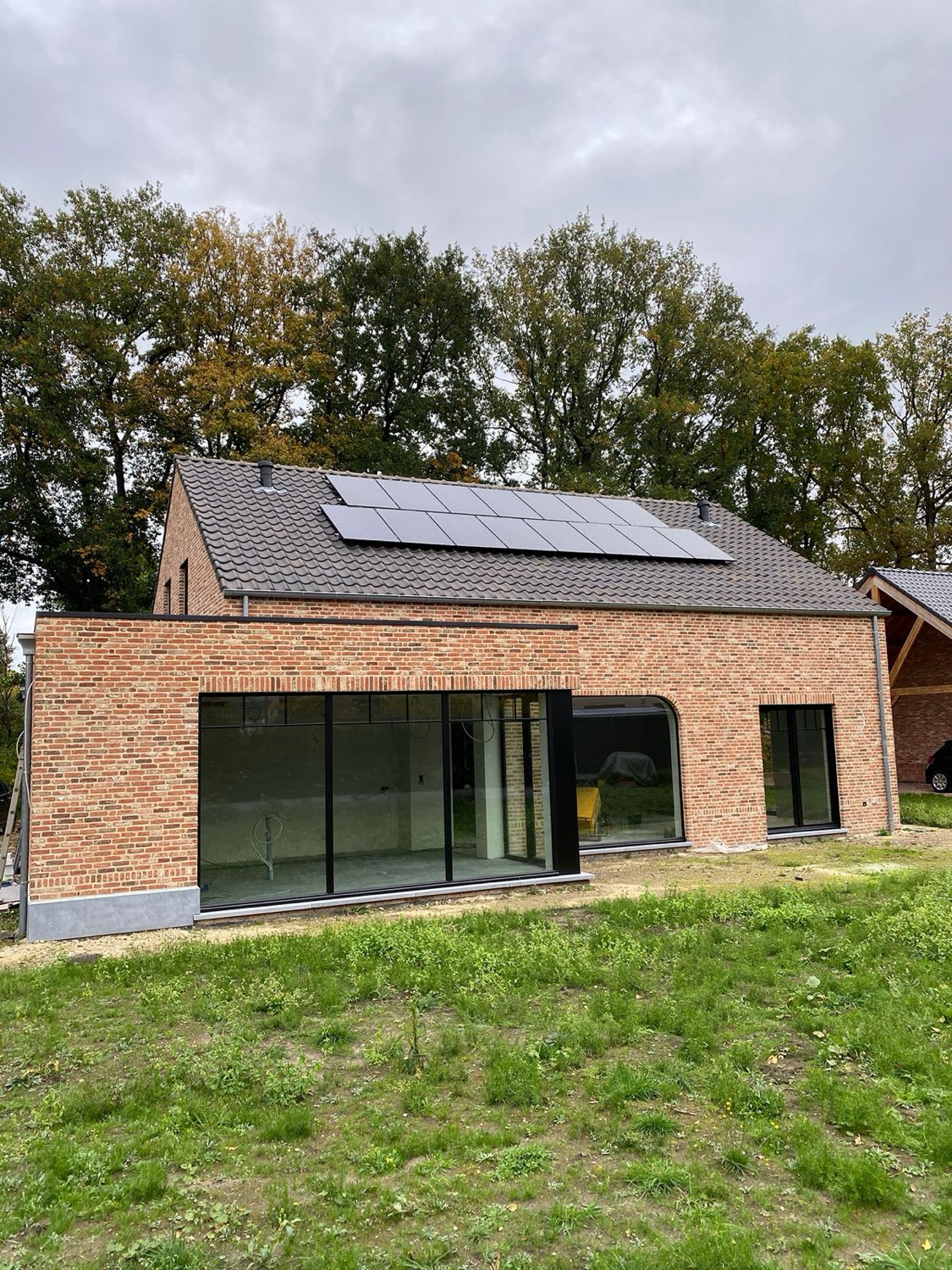 Ruwbouw pastorijwoning in As — zijgevel
